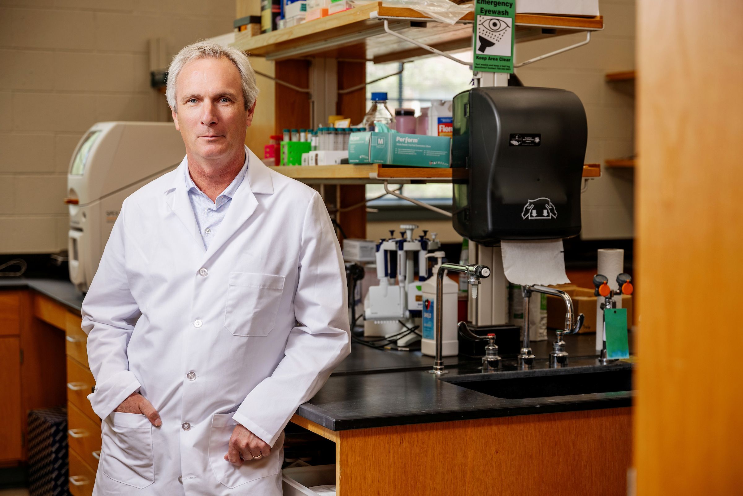 Scott Jackson in lab (Photo by Paul Privette)